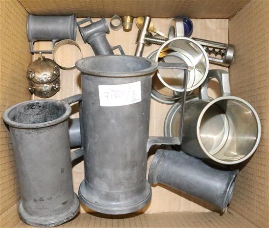 7 pewter mugs, 2 later pewter mugs, 10 other misc items, salts, corkscrews etc(-)